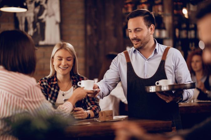 Serviço de Excelência: Garçom e Bartender